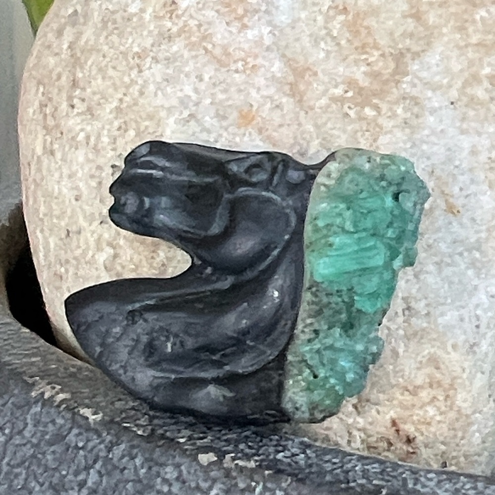 Emerald and shale carved horse head - Picture 5 of 12
